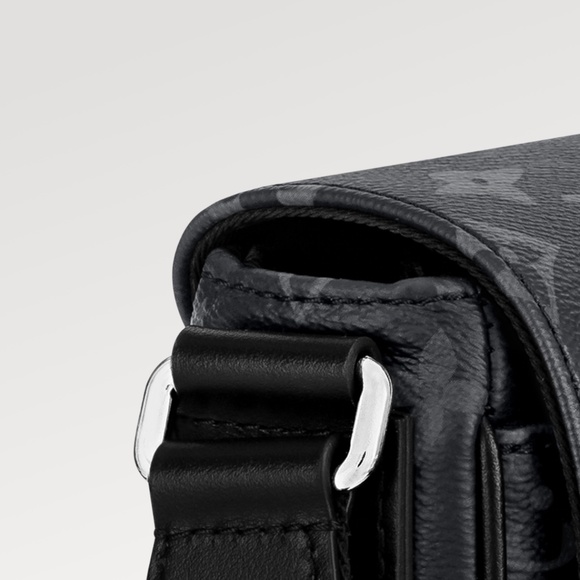 Louis Vuitton District PM - Picture 2 of 6